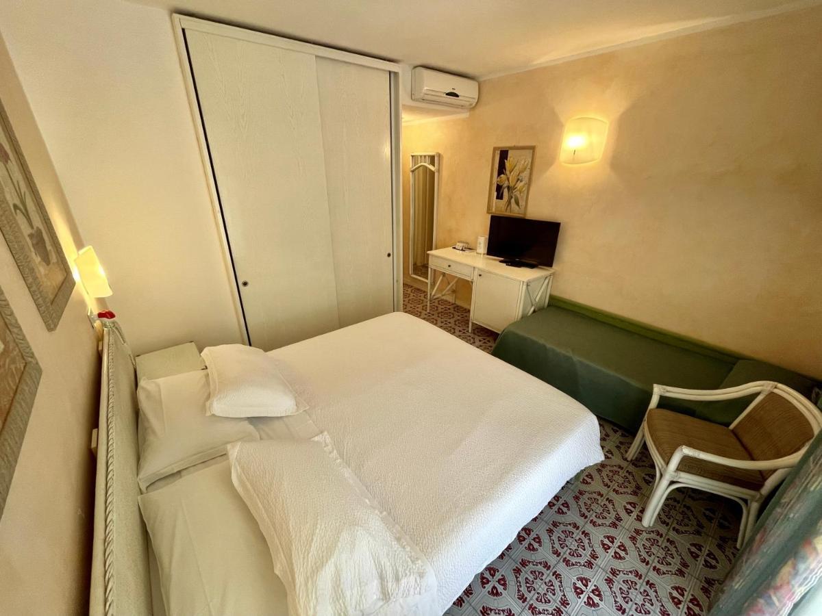 Hotel Meridiana Marina di Campo Exteriör bild