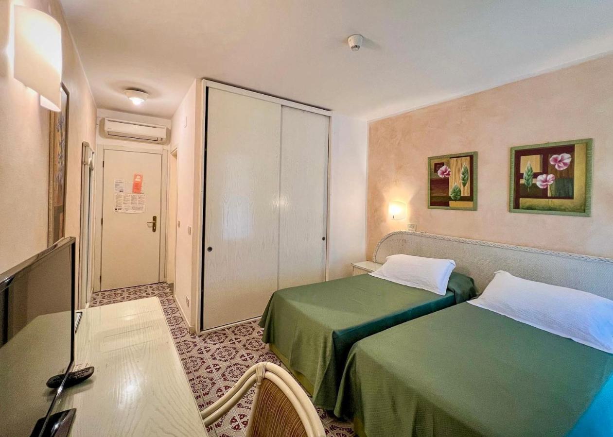 Hotel Meridiana Marina di Campo Exteriör bild