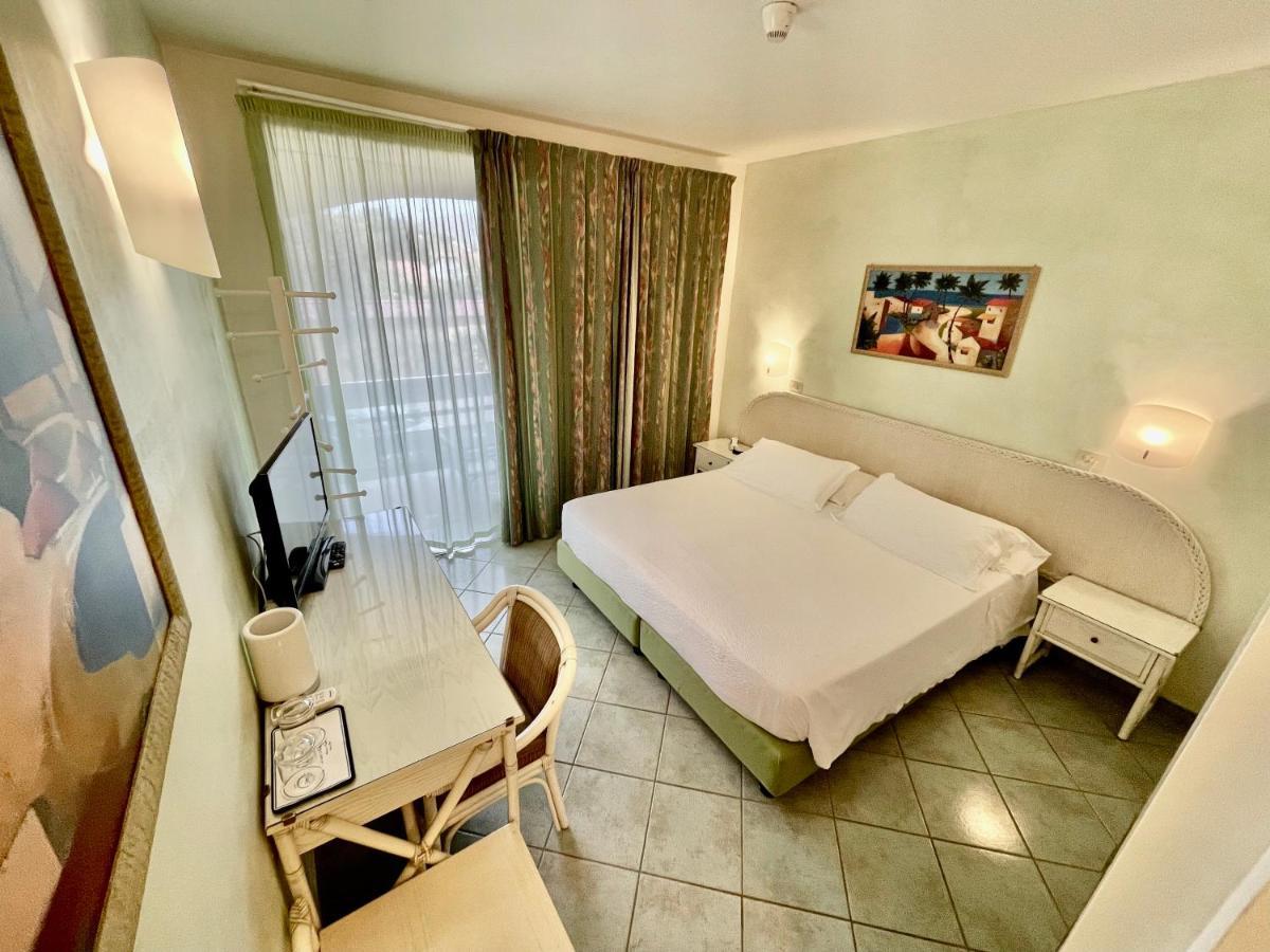Hotel Meridiana Marina di Campo Rum bild