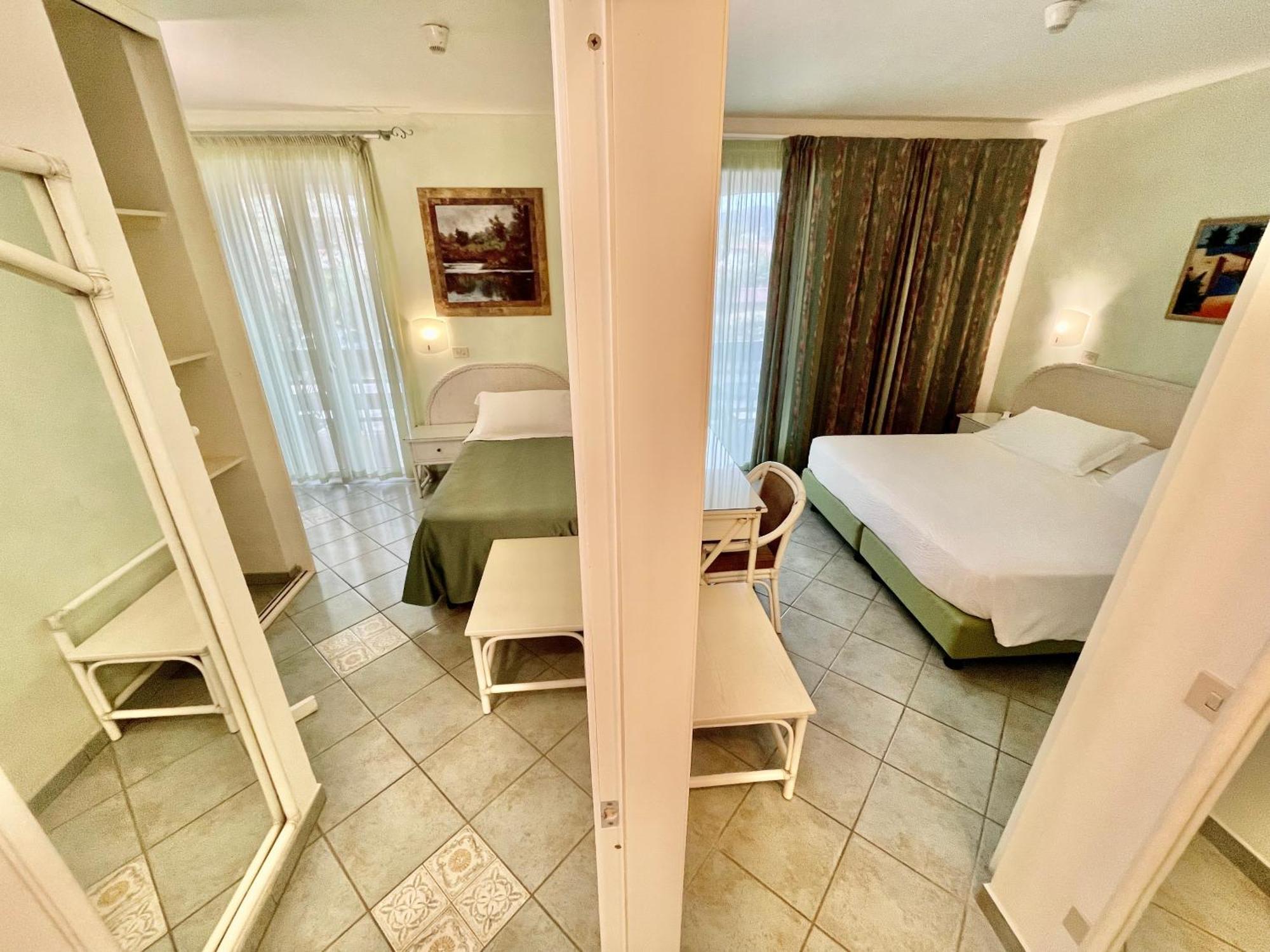 Hotel Meridiana Marina di Campo Rum bild