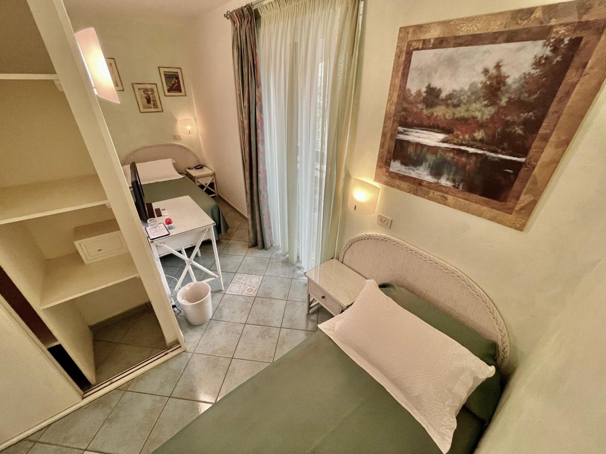 Hotel Meridiana Marina di Campo Rum bild