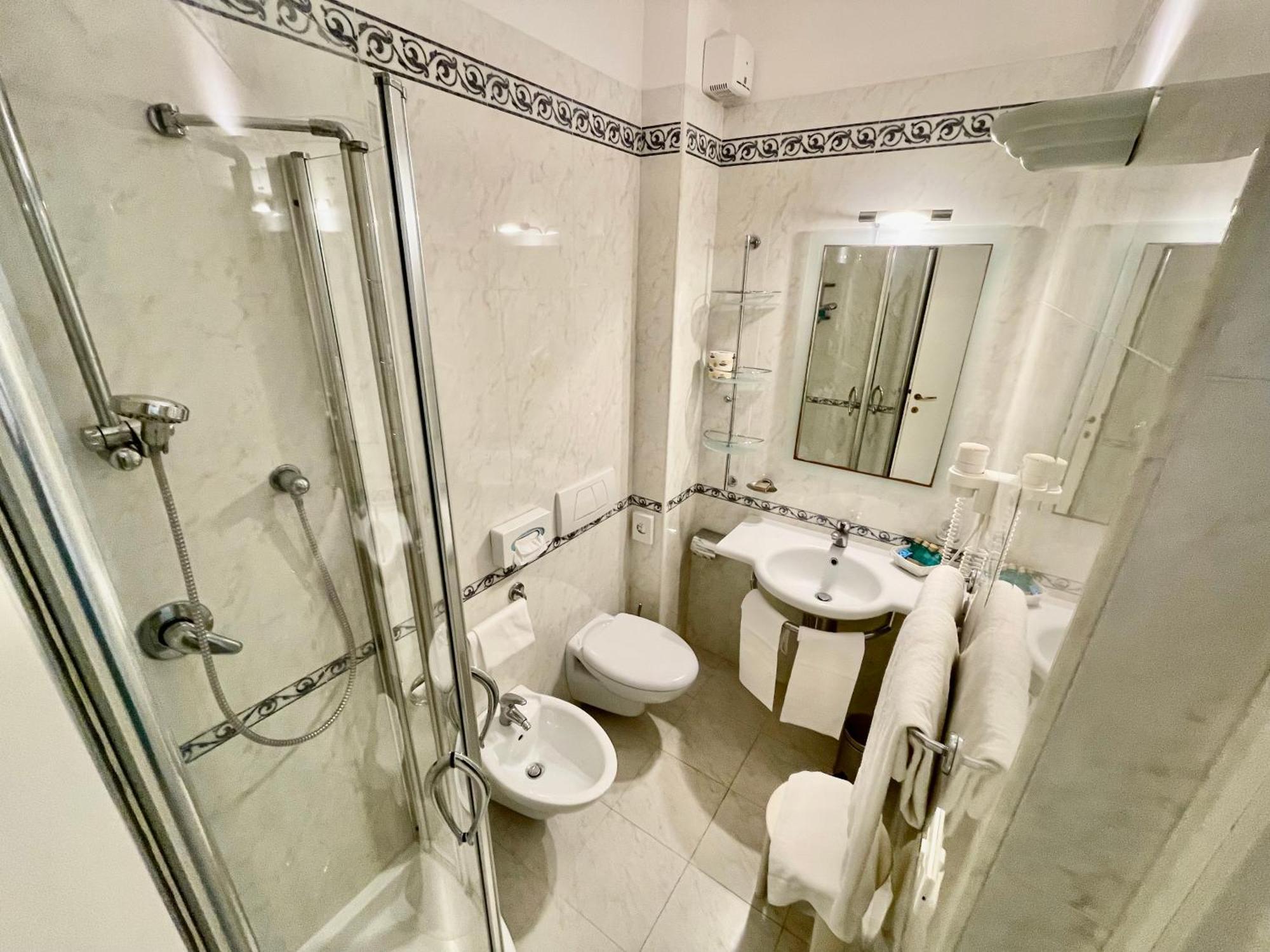 Hotel Meridiana Marina di Campo Rum bild